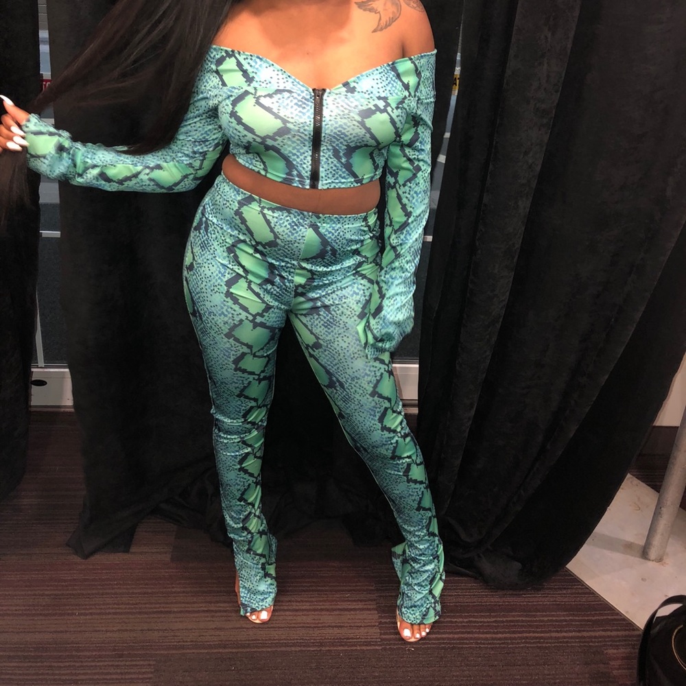 Two Piece Set